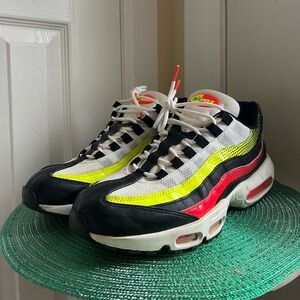 Nike Men's Air Max 95 Se White/Black/Volt/Solar Red